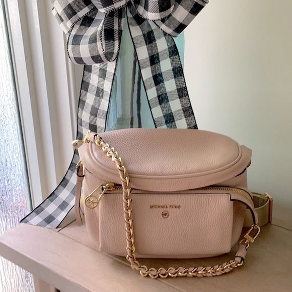 Michael Kors Handbags - 🌸MICHAEL KORS SLATER SLING BAG🌸